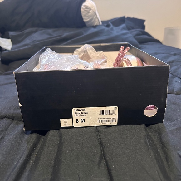 Glamorous pink crystal formal shoes . For the pink lover fashionista in you. - Picture 1 of 13